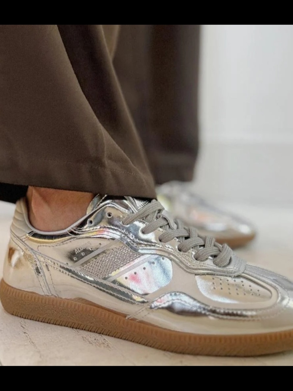 ALOHAS Metallic Silver Low-Top Sneakers - Picture 2 of 6